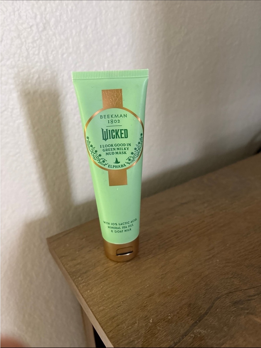 BEEKMAN 1802 WICKED ELPHABA MUD MASK